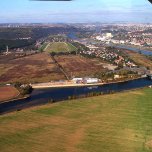 Soutok Vltavy s Berounkou (zleva), autor Uza, Wikipedie